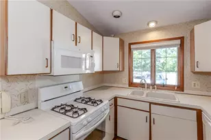 4 Scenery Ln, Johnston, RI 02919 - Photo 9