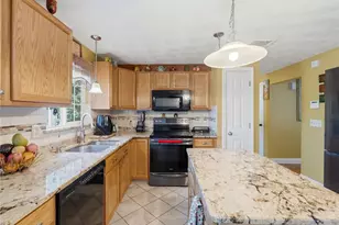 90 Rowley St, Providence, RI 02909 - Photo 17