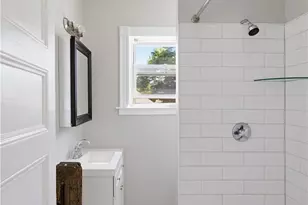 903 Roosevelt Ave, Pawtucket, RI 02860 - Photo 7