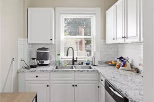 903 Roosevelt Ave, Pawtucket, RI 02860 - Photo 15