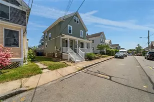 21 Russell Ave, Newport, RI 02840 - Photo 3