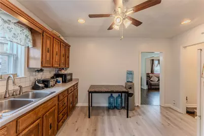 27 Cliffdale Avenue, Cranston, RI 02905 - Photo 7