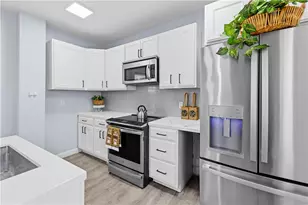 195 Bellevue Ave, Providence, RI 02907 - Photo 13