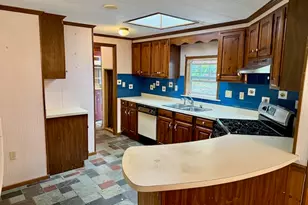 81 Sherwood Valley Ln, Coventry, RI 02816 - Photo 5