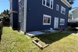 54 Pearl St, Pawtucket, RI 02860 - Photo 3