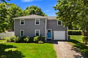 7 Walnut St, Narragansett, RI 02882 - Photo 1