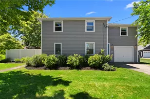 7 Walnut St, Narragansett, RI 02882 - Photo 3