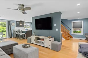 7 Walnut St, Narragansett, RI 02882 - Photo 15