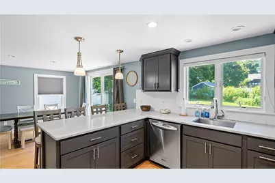 7 Walnut Street, Narragansett, RI 02882 - Photo 9