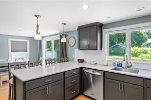 7 Walnut St, Narragansett, RI 02882 - Photo 9