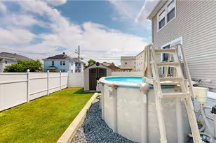 7 Notre Dame St, Central Falls, RI 02863 - Photo 5