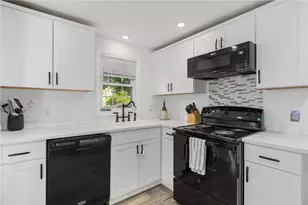 100 Penguin Ave, Warwick, RI 02818 - Photo 9