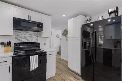 100 Penguin Avenue, Warwick, RI 02818 - Photo 13