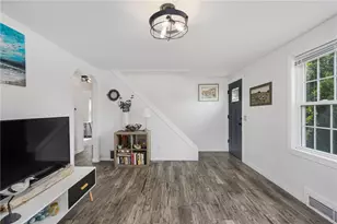 100 Penguin Ave, Warwick, RI 02818 - Photo 5