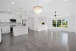 18 Pleasant View Ave, Johnston, RI 02919 - Photo 5