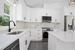 18 Pleasant View Ave, Johnston, RI 02919 - Photo 9
