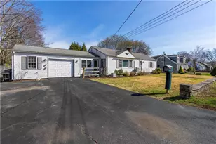 11 Terrace Dr, Bristol, RI 02809 - Photo 1