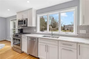 53 River Run Rd, Middletown, RI 02842 - Photo 9