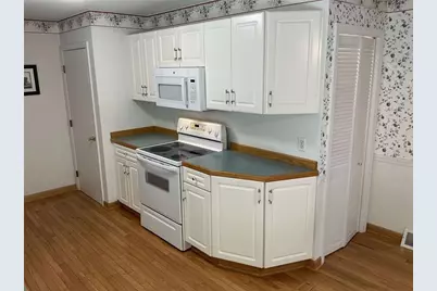 196 E Narragansett Avenue, South Kingstown, RI 02879 - Photo 5