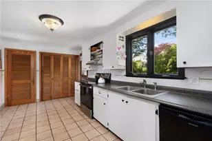 10 Johnnycake Ln, Portsmouth, RI 02871 - Photo 5