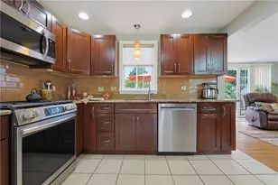80 Circuit Dr, East Providence, RI 02915 - Photo 7