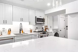 426 Spring St, Newport, RI 02840 - Photo 9
