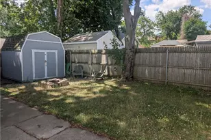 40 Fairview Ave, Pawtucket, RI 02860 - Photo 3