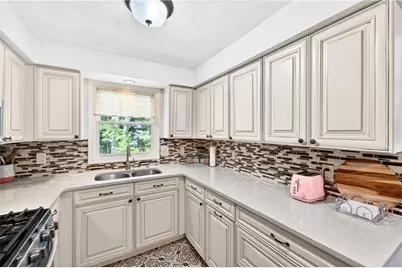 143 Oak Park Drive, North Providence, RI 02904 - Photo 5