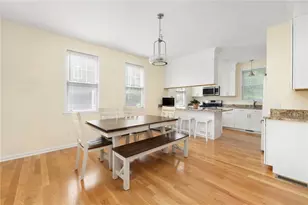 40 Lakeworth Ave, Narragansett, RI 02882 - Photo 9