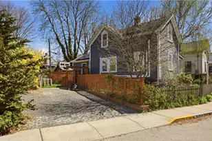 21 Clinton Ave, Newport, RI 02840 - Photo 1