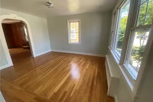 40 Amhert Ave, Pawtucket, RI 02860 - Photo 11