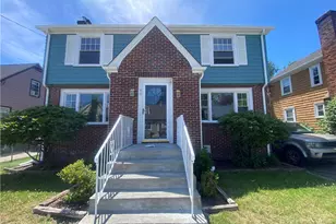 40 Amhert Ave, Pawtucket, RI 02860 - Photo 1