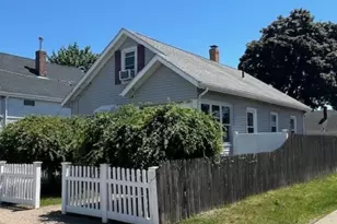217 Evergreen St, Pawtucket, RI 02861 - Photo 3
