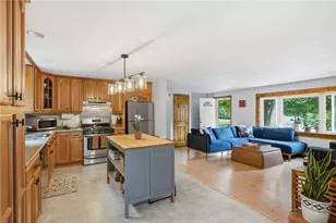 27 Royal Ave, Cranston, RI 02920 - Photo 7