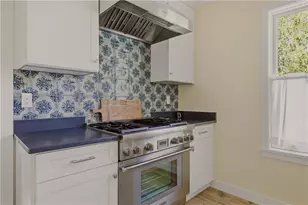 24 Thurston Ave, Newport, RI 02840 - Photo 21