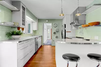 172 Eustis Avenue, Newport, RI 02840 - Photo 19