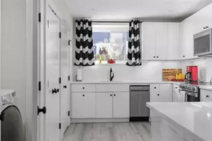 26 W Narragansett Ave, Newport, RI 02840 - Photo 5