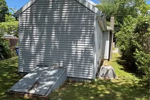 52 Kenway Ave, Warwick, RI 02889 - Photo 5