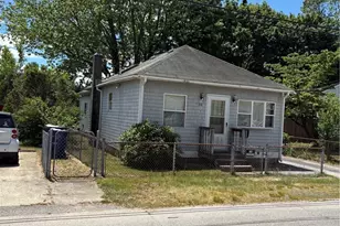 52 Kenway Ave, Warwick, RI 02889 - Photo 3