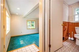 69 Douglas Rd, Warwick, RI 02886 - Photo 9