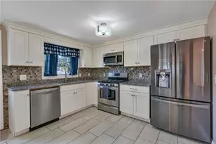 83 Valente Dr, Cranston, RI 02920 - Photo 3