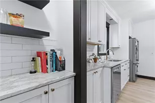 44 Holburn Ave, Cranston, RI 02910 - Photo 9