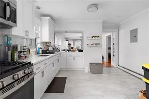 21 Waverly St, Providence, RI 02907 - Photo 7