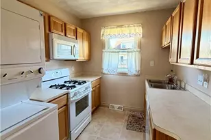 133 Oakland Ave, Pawtucket, RI 02861 - Photo 7