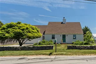 14 Wolcott Ave, Middletown, RI 02842 - Photo 3
