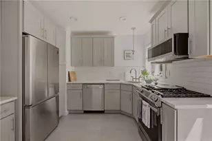 21 Pell St, Newport, RI 02840 - Photo 11