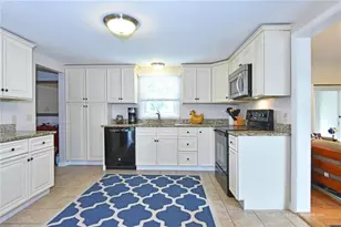17 Melbourne Dr, Narragansett, RI 02882 - Photo 5