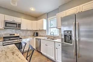 16 Duncan Ave, Providence, RI 02906 - Photo 5