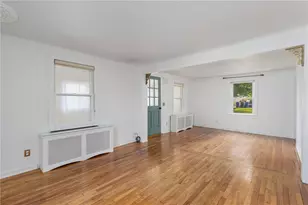 37 Reservoir Rd, Middletown, RI 02842 - Photo 3