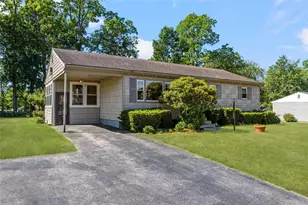 37 Ridgeway Dr, Warren, RI 02885 - Photo 1